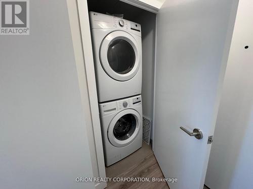 809 - 4130 Parkside  Village Drive, Mississauga, ON - Indoor Photo Showing Laundry Room