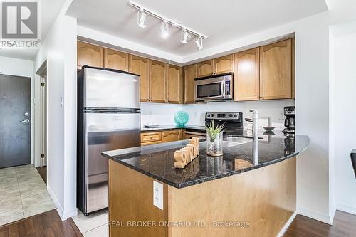 907 - 9 George Street N, Brampton, ON - Indoor Photo Showing Kitchen