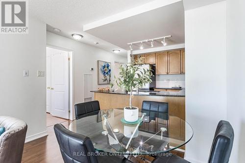 907 - 9 George Street N, Brampton, ON - Indoor Photo Showing Dining Room