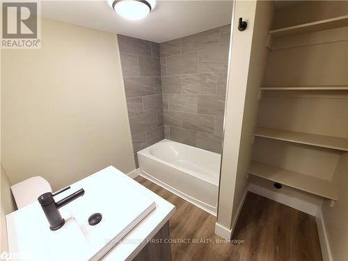 320 Mississaga Street W, Orillia, ON - Indoor Photo Showing Bathroom