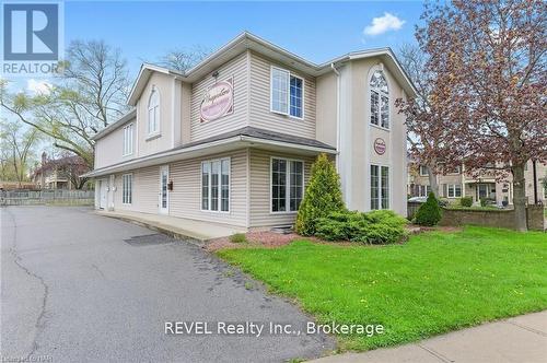 407 Vine Street, St. Catharines (442 - Vine/Linwell), ON - Outdoor With Facade