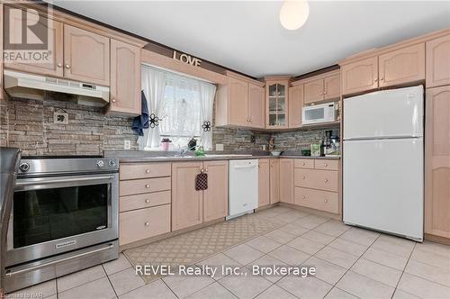 407 Vine Street, St. Catharines (442 - Vine/Linwell), ON - Indoor Photo Showing Kitchen