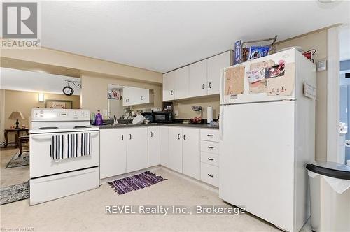 407 Vine Street, St. Catharines (442 - Vine/Linwell), ON - Indoor Photo Showing Kitchen