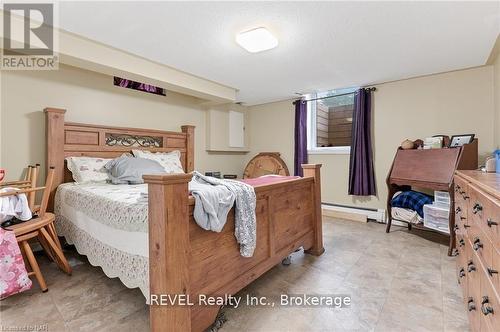 407 Vine Street, St. Catharines (442 - Vine/Linwell), ON - Indoor Photo Showing Bedroom