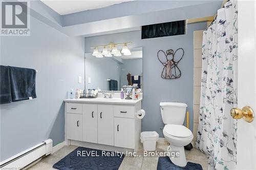 407 Vine Street, St. Catharines (442 - Vine/Linwell), ON - Indoor Photo Showing Bathroom