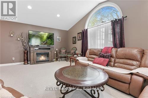 407 Vine Street, St. Catharines (442 - Vine/Linwell), ON - Indoor Photo Showing Living Room With Fireplace