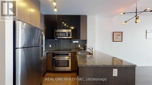 3503 - 89 Dunfield Avenue, Toronto, ON - Indoor Photo Showing Kitchen With Upgraded Kitchen