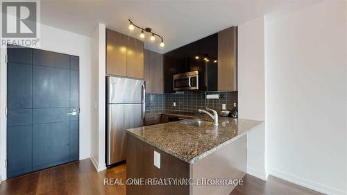 3503 - 89 Dunfield Avenue, Toronto, ON - Indoor Photo Showing Kitchen With Upgraded Kitchen