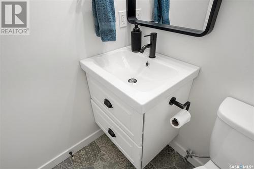 B3 385 Kingsmere Boulevard, Saskatoon, SK - Indoor Photo Showing Bathroom