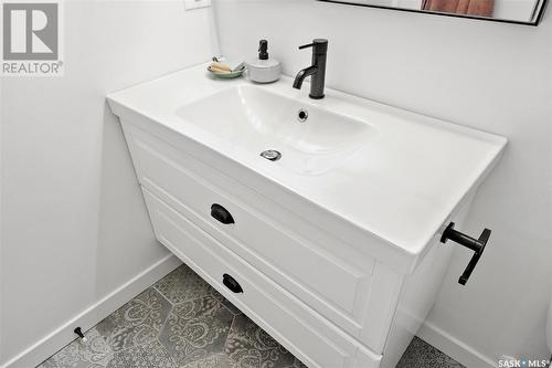 B3 385 Kingsmere Boulevard, Saskatoon, SK - Indoor Photo Showing Bathroom