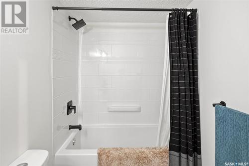 B3 385 Kingsmere Boulevard, Saskatoon, SK - Indoor Photo Showing Bathroom