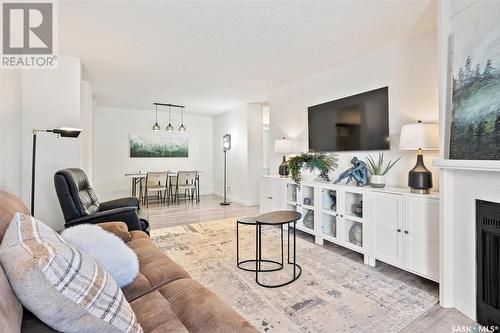 B3 385 Kingsmere Boulevard, Saskatoon, SK - Indoor Photo Showing Living Room