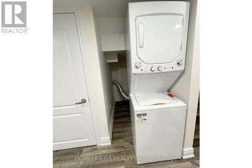 82 Truro Circle, Brampton, ON - Indoor Photo Showing Laundry Room