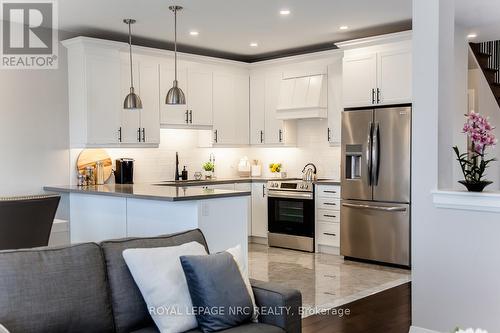 266 Palace Street, Thorold (557 - Thorold Downtown), ON - Indoor Photo Showing Kitchen With Stainless Steel Kitchen With Upgraded Kitchen