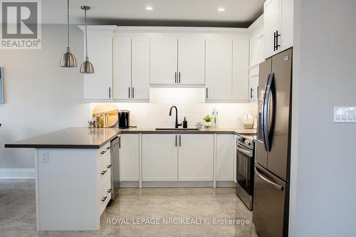 266 Palace Street, Thorold (557 - Thorold Downtown), ON - Indoor Photo Showing Kitchen With Stainless Steel Kitchen With Upgraded Kitchen