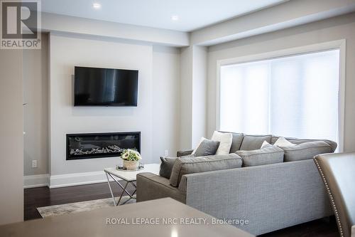 266 Palace Street, Thorold (557 - Thorold Downtown), ON - Indoor Photo Showing Living Room With Fireplace