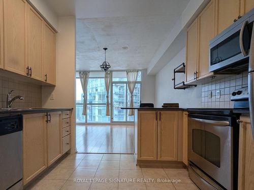 3003-225 Webb Dr, Mississauga, ON - Indoor Photo Showing Kitchen