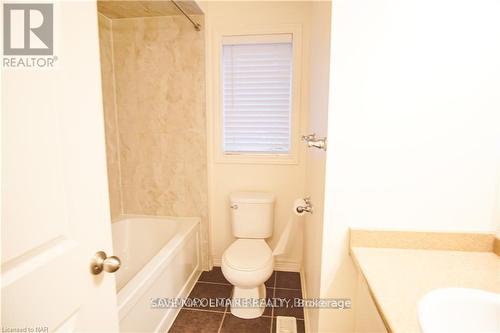 4360 Chemonda Street, Niagara Falls, ON - Indoor Photo Showing Bathroom