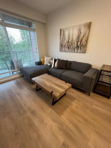 42X 5415 Brydon Crescent, Langley, BC - Indoor Photo Showing Living Room