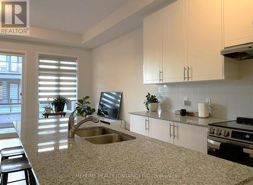 3086 Perkins Way, Oakville, ON - Indoor Photo Showing Kitchen With Double Sink