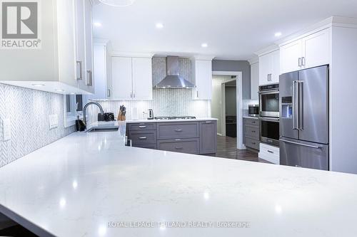 15117 Medway Road, Middlesex Centre (Arva), ON - Indoor Photo Showing Kitchen With Upgraded Kitchen