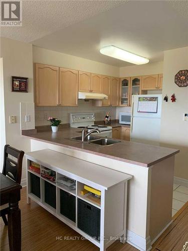 1009 - 188 Doris Avenue, Toronto, ON - Indoor Photo Showing Kitchen With Double Sink