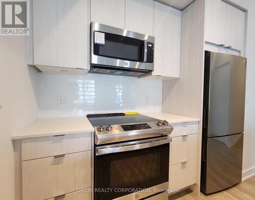 1002 - 4130 Parkside Village Drive, Mississauga, ON - Indoor Photo Showing Kitchen