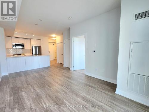 1002 - 4130 Parkside Village Drive, Mississauga, ON - Indoor Photo Showing Kitchen