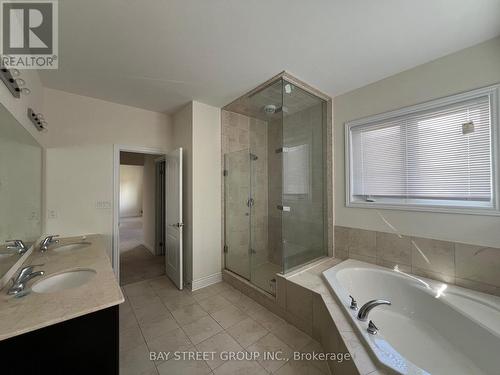 915 Ernest Cousins Circle, Newmarket, ON - Indoor Photo Showing Bathroom