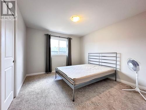 7266 Parkside Road, Niagara Falls (222 - Brown), ON - Indoor Photo Showing Bedroom