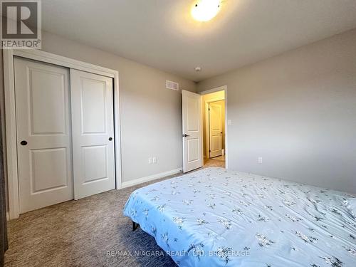 7266 Parkside Road, Niagara Falls (222 - Brown), ON - Indoor Photo Showing Bedroom