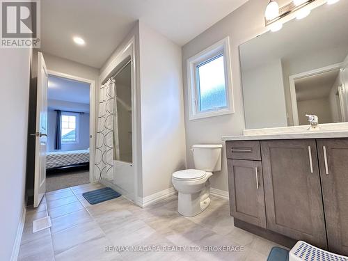 7266 Parkside Road, Niagara Falls (222 - Brown), ON - Indoor Photo Showing Bathroom