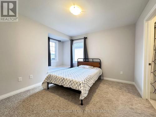 7266 Parkside Road, Niagara Falls (222 - Brown), ON - Indoor Photo Showing Bedroom