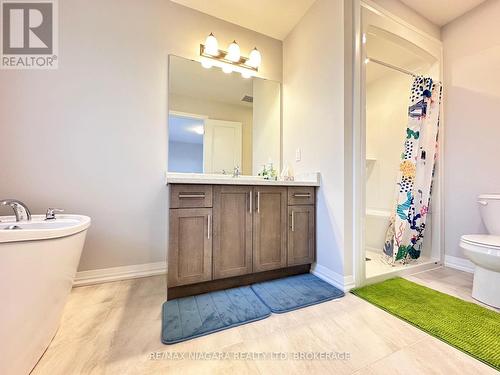 7266 Parkside Road, Niagara Falls (222 - Brown), ON - Indoor Photo Showing Bathroom