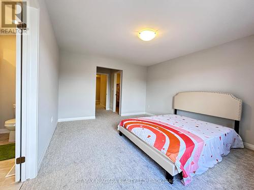 7266 Parkside Road, Niagara Falls (222 - Brown), ON - Indoor Photo Showing Bedroom