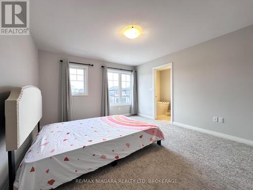 7266 Parkside Road, Niagara Falls (222 - Brown), ON - Indoor Photo Showing Bedroom