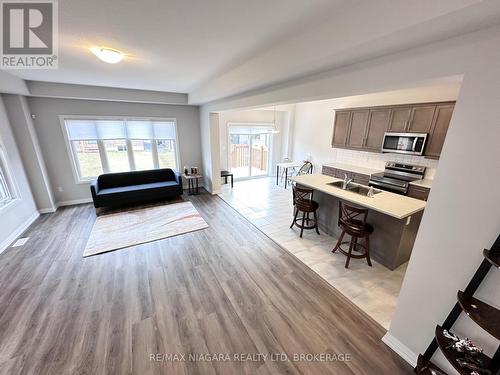 7266 Parkside Road, Niagara Falls (222 - Brown), ON - Indoor Photo Showing Living Room