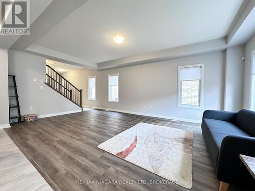 7266 Parkside Road, Niagara Falls (222 - Brown), ON - Indoor Photo Showing Living Room