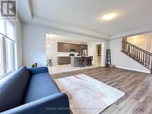 7266 Parkside Road, Niagara Falls (222 - Brown), ON - Indoor Photo Showing Living Room