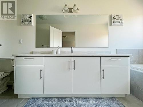 30 Floodgate Road, Whitby, ON - Indoor Photo Showing Bathroom