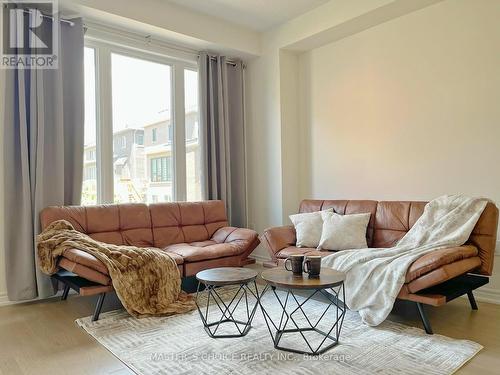 30 Floodgate Road, Whitby, ON - Indoor Photo Showing Living Room