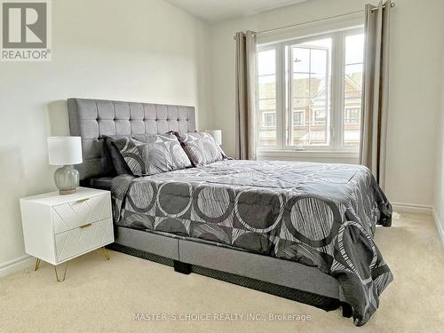 30 Floodgate Road, Whitby, ON - Indoor Photo Showing Bedroom