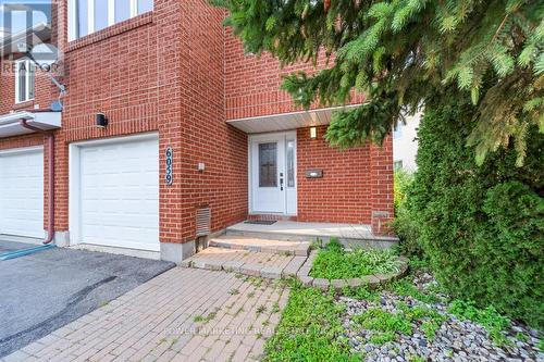 6059 Pineglade Crescent, Ottawa, ON - Outdoor With Exterior