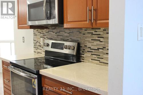 34 - 37 Frontier Pt Way, Toronto, ON - Indoor Photo Showing Kitchen