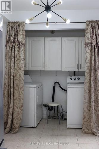 34 - 37 Frontier Pt Way, Toronto, ON - Indoor Photo Showing Laundry Room