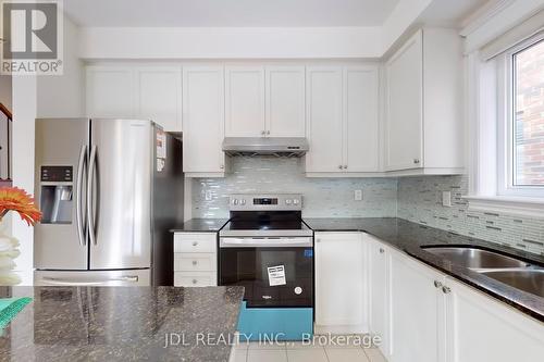 213 Paradelle Drive, Richmond Hill, ON - Indoor Photo Showing Kitchen With Double Sink