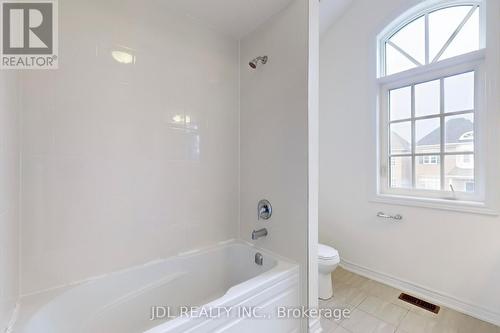 213 Paradelle Drive, Richmond Hill, ON - Indoor Photo Showing Bathroom