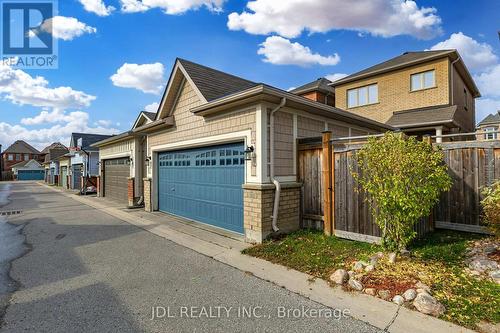 213 Paradelle Drive, Richmond Hill, ON - Outdoor