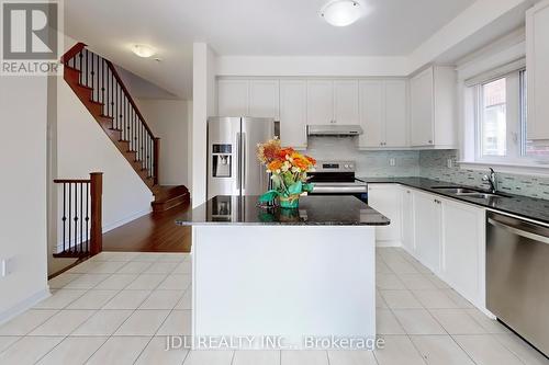 213 Paradelle Drive, Richmond Hill, ON - Indoor Photo Showing Kitchen With Double Sink With Upgraded Kitchen