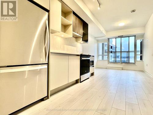 303 - 395 Dundas Street W, Oakville, ON - Indoor Photo Showing Kitchen